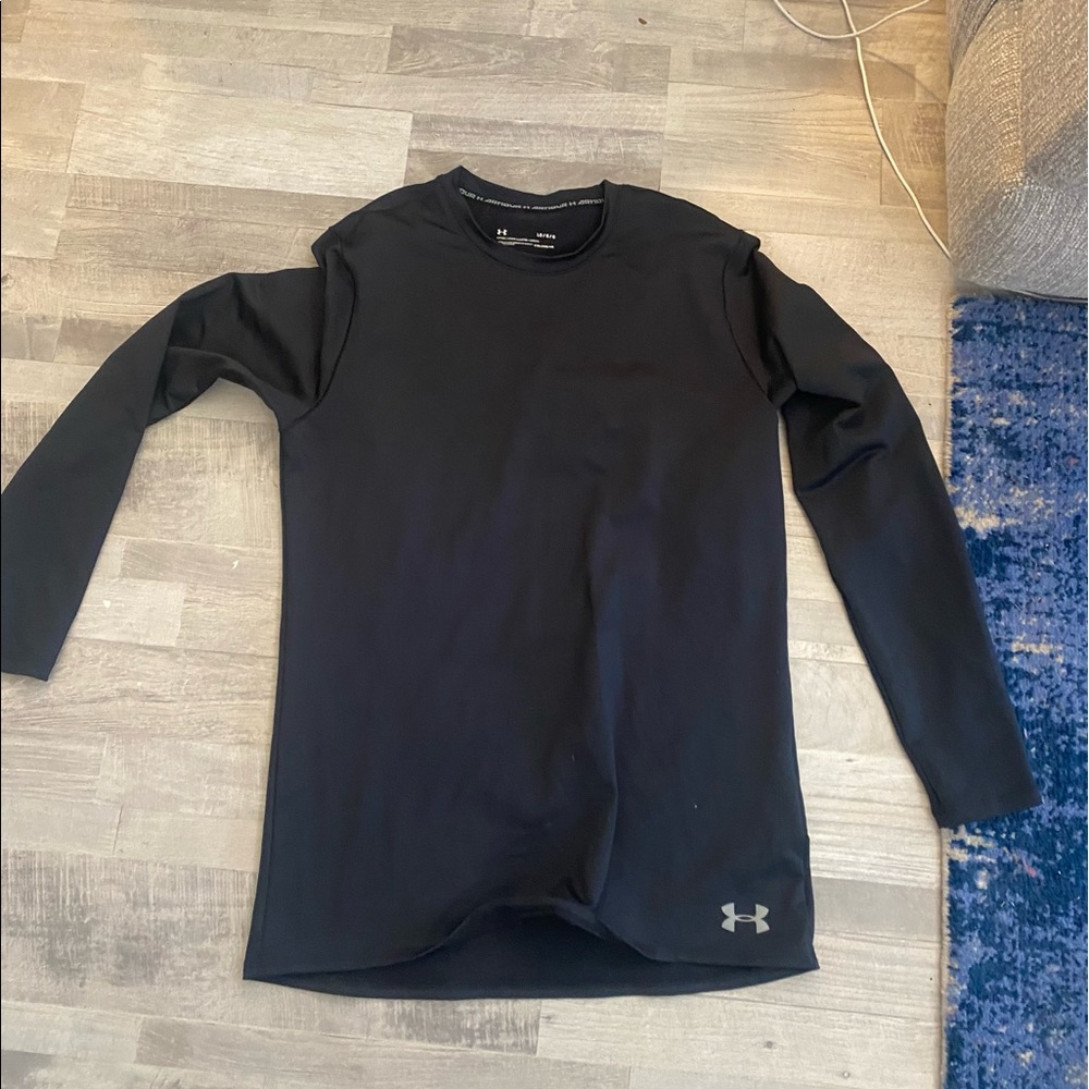 NEVER WORN long sleeve under armour shirt